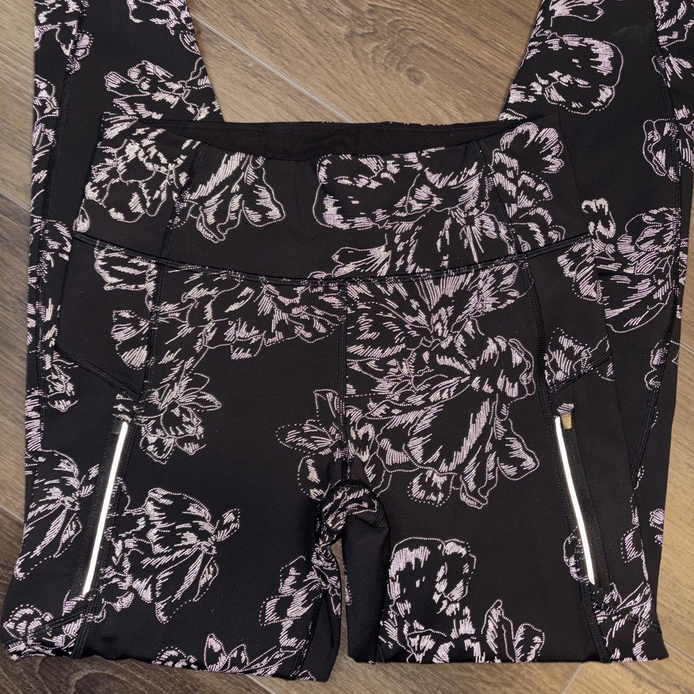 Athleta Rainier Reflective Tight Aluna Bloom Black Floral Print Women's Small - Picture 4 of 6